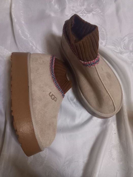 Ugg-uri diferite modele