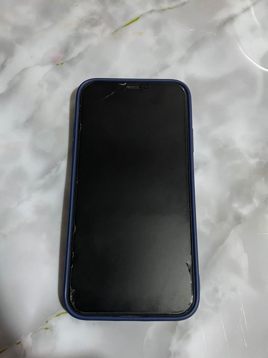 Продам Айфон 11 гб 128