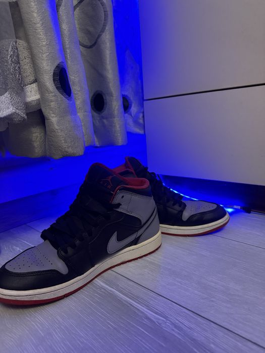 Jordan 1 mid foarte buni