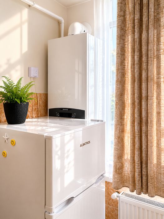 Apartament 2 camere ,etajul3, complet mobilat și utilat, centrală proprie pe gaz, bloc cărămidă, zona Policlinică Motru, J4-2-14, pret 37.500 euro