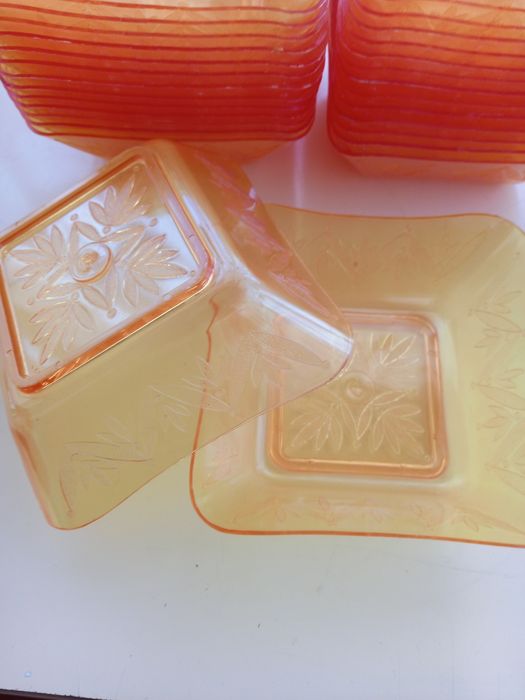 Салатницы пластик, новые