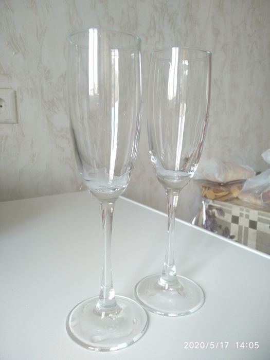 Продам бокалы для шампанского и вина
