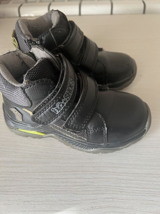 Ботинки на мальчика.24размер