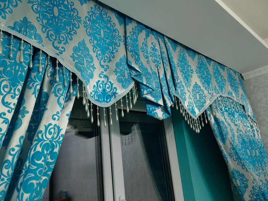 Draperii/decor albastru, argintiu pt 2 geamuri, cusute pe dublu jumate, gata de utilizare