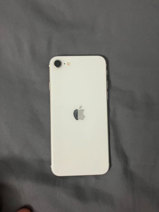 IPhone SE3 2022 в хорошем состоянии
