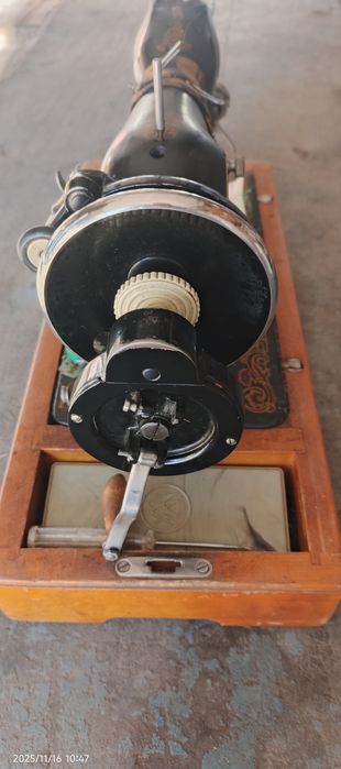 Продам, Швейная машинка