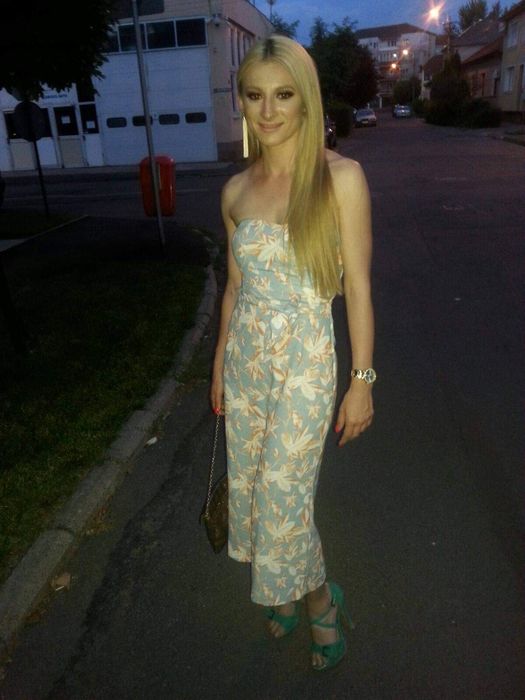 Rochii și salopete elegante evenimente