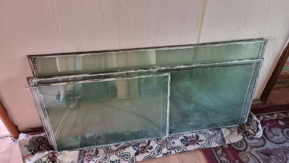Стёкла оконные отдам