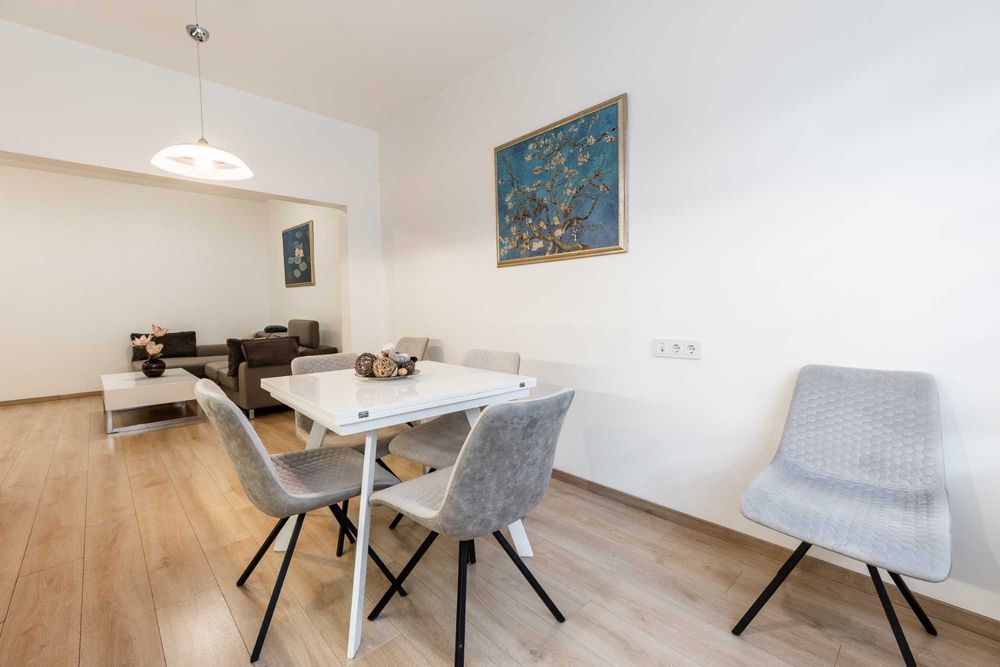 Нощувки - Finest 3BR Downtown София