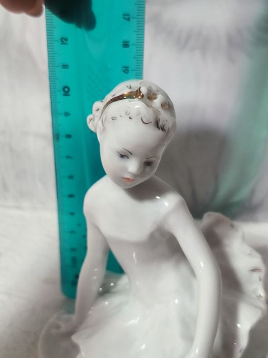 Балерина с дефектом фарфоровая СССР