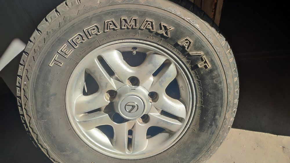 Продам резину с дисками Лексус лх 470