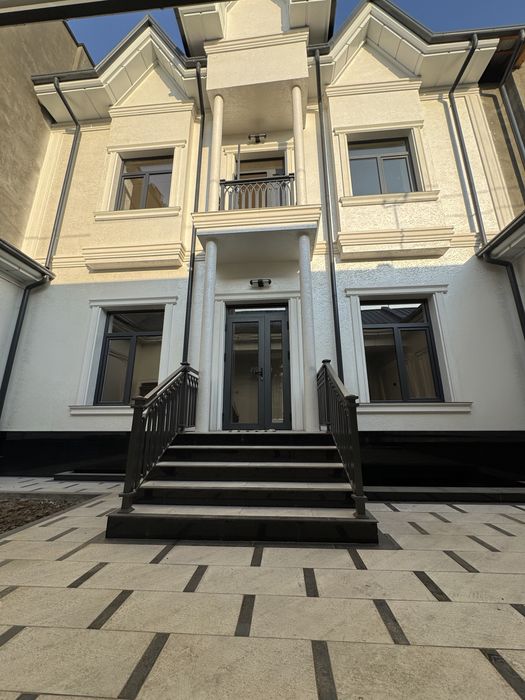 Сергелида машина бозорни рупарасида янги уй сотилади. 2сотих, 6 хона