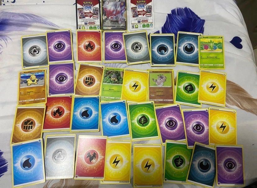 Lot 135 cărți Pokémon originale – colecție + holo – stare bună