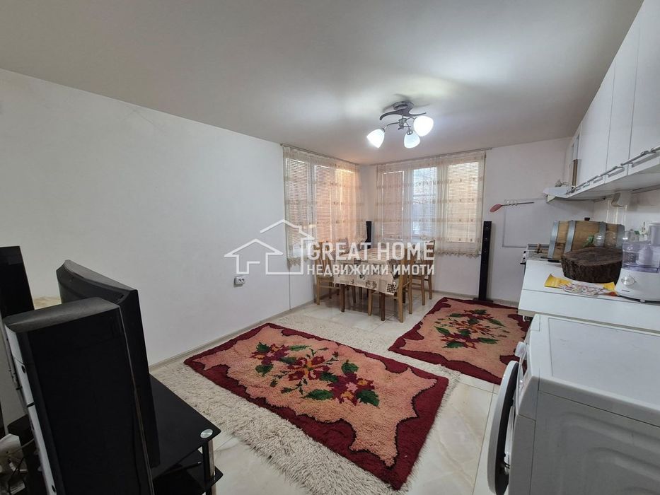 Продава се Къща в с. Васил Левски, Област Търговище - 300 кв.м за 417 €/кв.м - Снимка #1