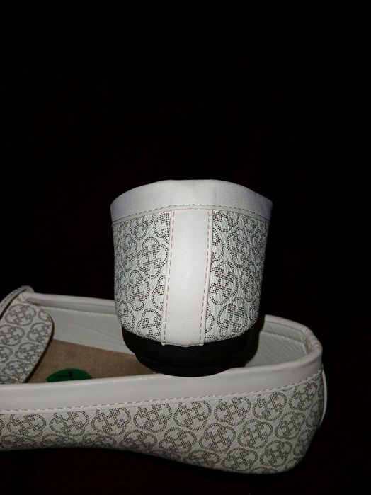 Из США ,красивые, современные белые лоферы от бренда Marc Daisy Fuente