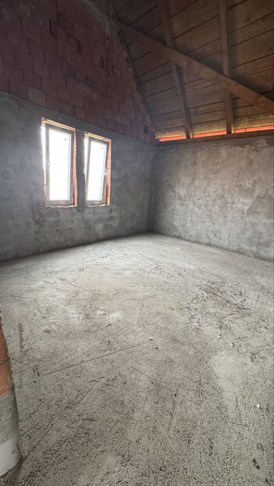 Vand sau schimb casa in gri cu apartament in Sannicolau Mare.