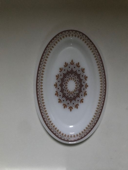 Platou tort. Tava prajituri. Platou portelan. Castron supa / salata.