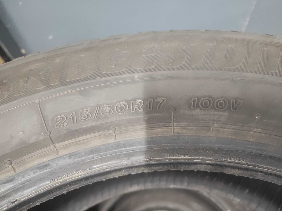 2бр.зимни гуми 215/60/17 Bridgestone
