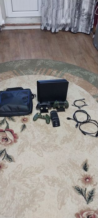 Продам PlayStation 4 Slim