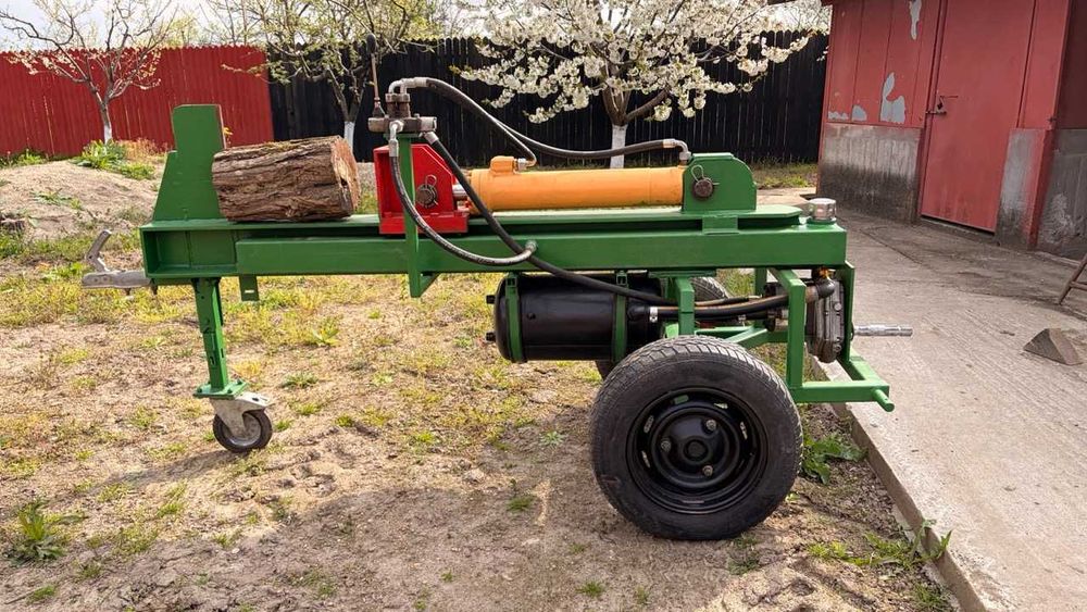 Vând Spărgător lemne care se cuplează la cardanul de tractor
