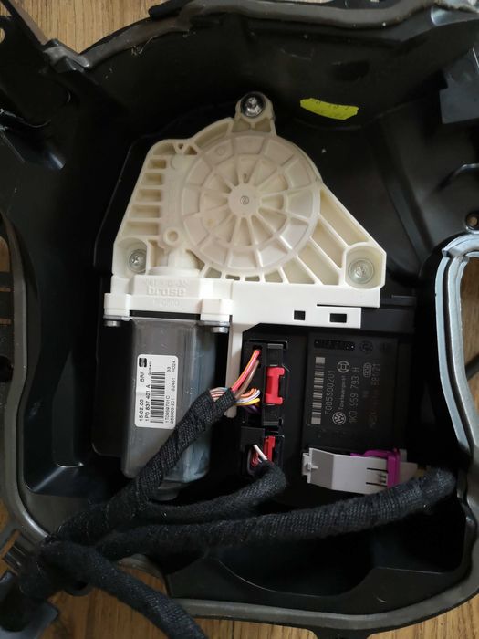 МЕХАНИЗЪМ ел.стъкала от лява задна врата за seat leon 1P 2006г.