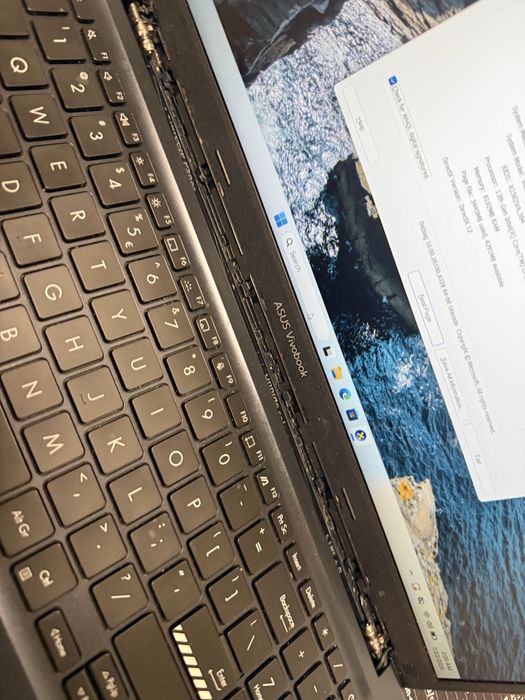 ASUS Vivobook 15 i5-13420H 8GB SSD 512GB Foarte Uzat
