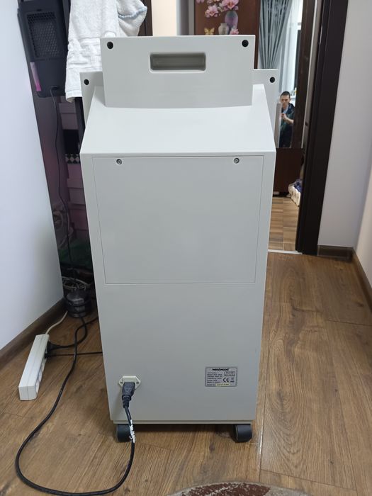 Vând dezumidificator