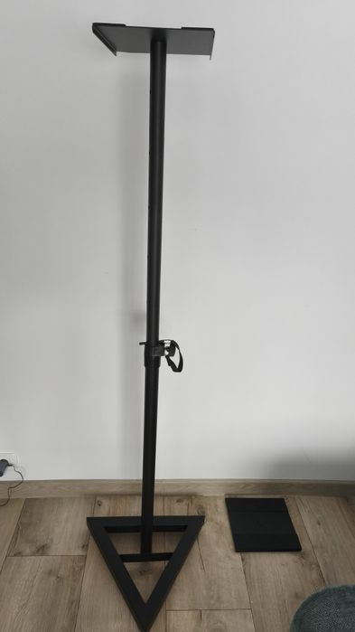 Standuri Boxe Adam Hall SKDB-039