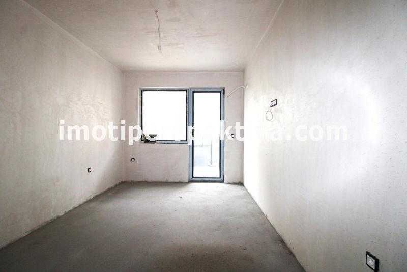 Продава се Тристаен апартамент в Пловдив, Христо Смирненски - 106 кв.м за 752 €/кв.м - Снимка #2