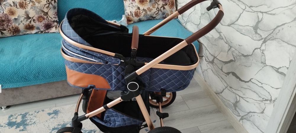 Продам коляску фирменную