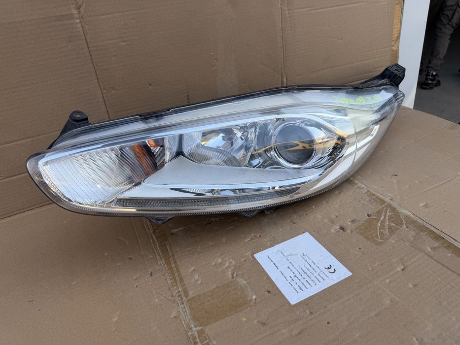Far stanga Ford Fiesta MK7 Facelift Lupa Halogen 2013-2018