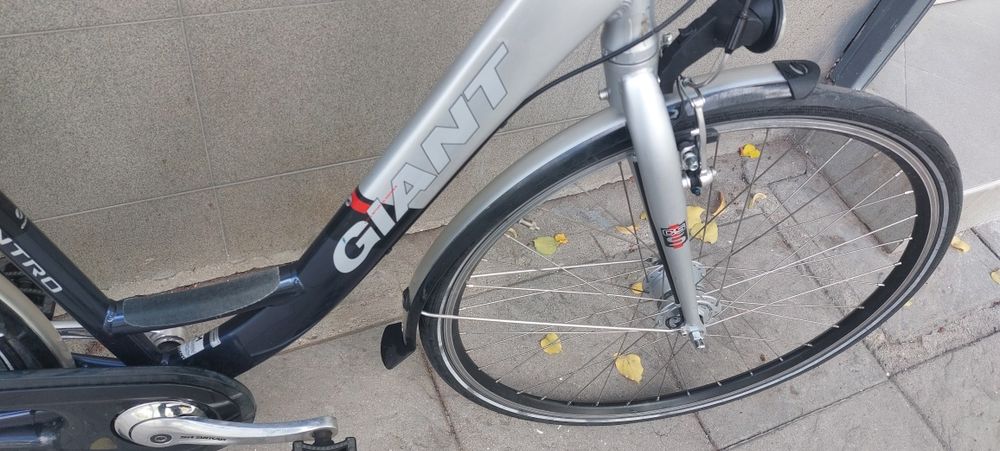 Продавам алуминиев велосипед  Giant 28 цола,М размер