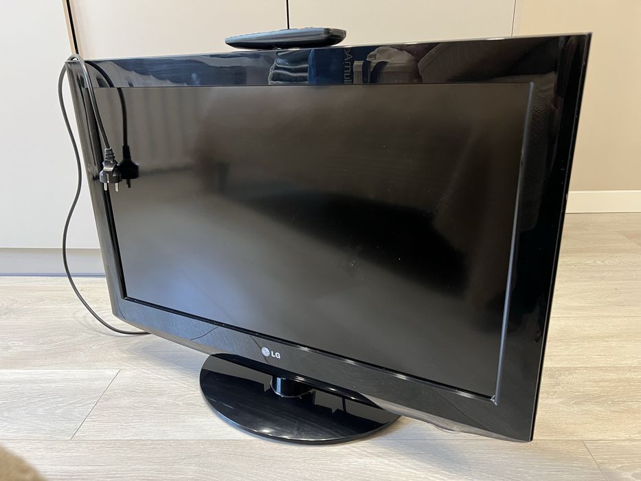 Продается LG 32LD320