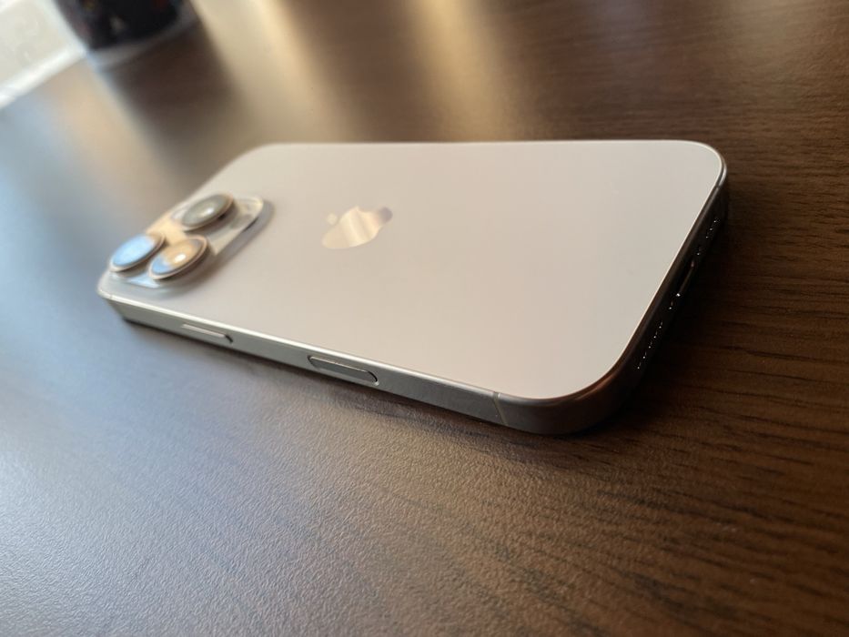 Destinat pentru recarosare Iphone 16 pro !