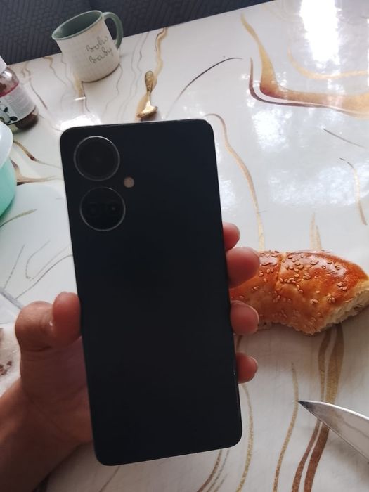 Продам телефон срочно