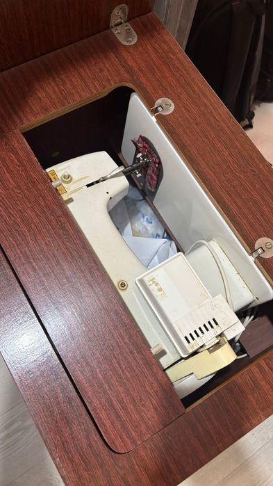 Швейная машина-тумба,б/у
