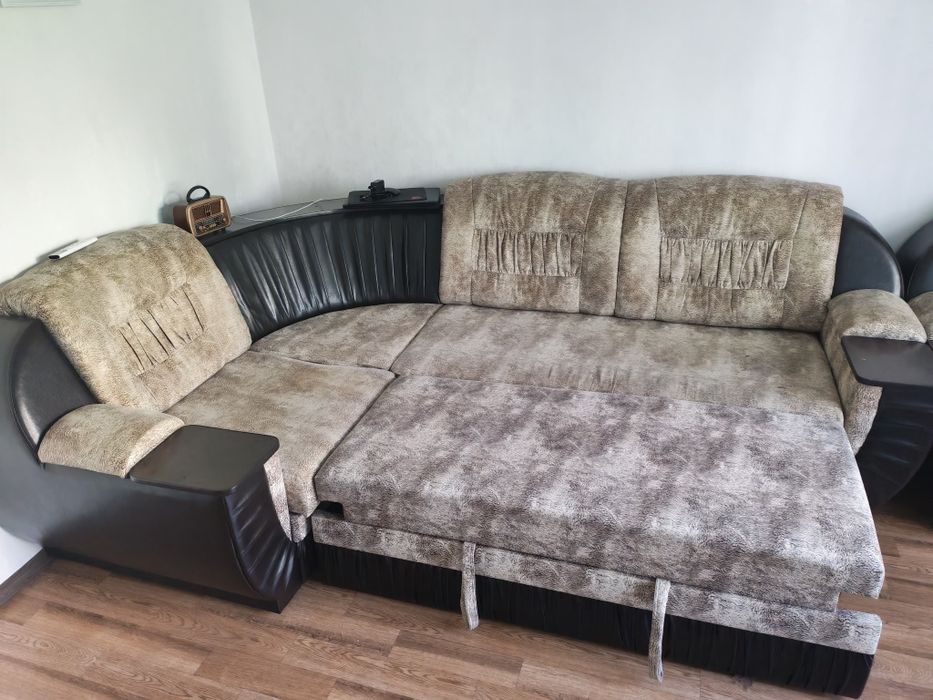 Продам диван угловой и кресло