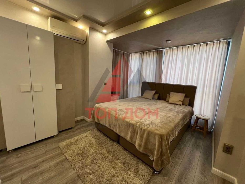 Дава се под наем Тристаен апартамент в Варна, Център - 74 кв.м за 1100 € - Снимка #2