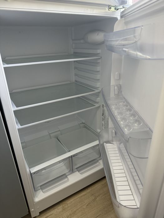 Продам новый холодильник Indesit