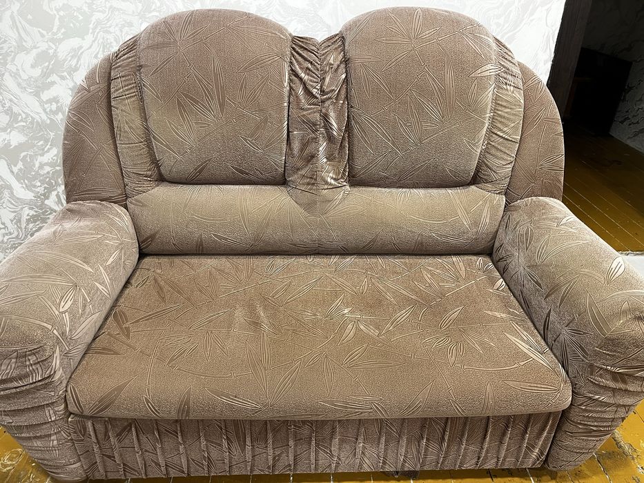 Продам диван тройку в хорошем состоянии