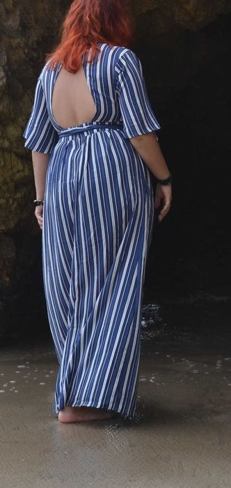 Vand rochie - salopeta cu pantaloni scurti si trena