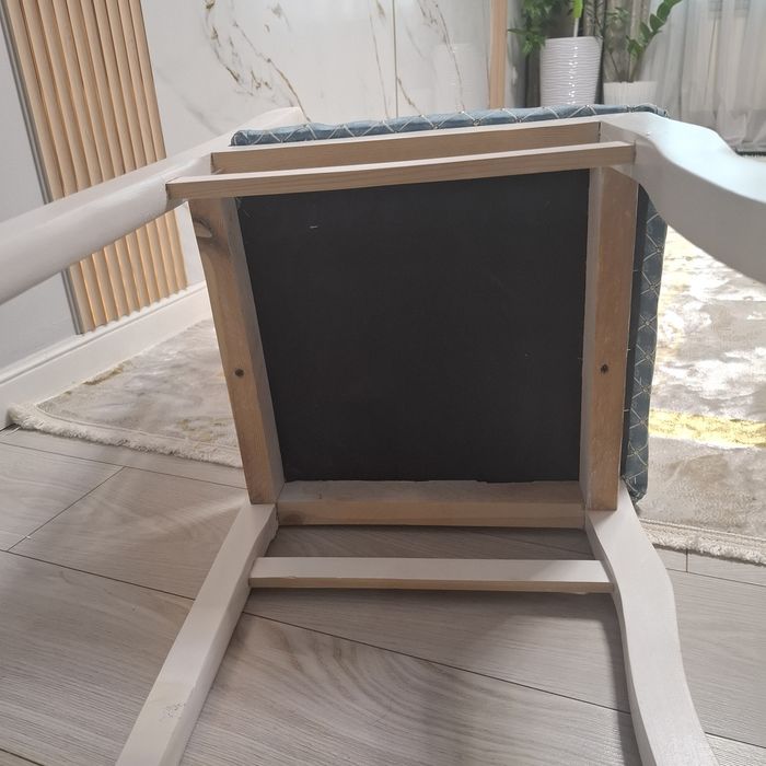 Стулья новые продам