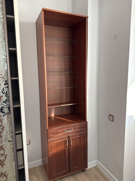 Продаю шкаф узкий