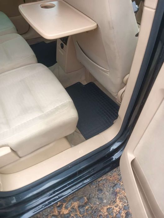 Vând Volkswagen Touran sau doar la schimb