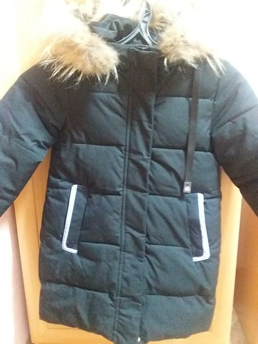 Продам зимнюю куртку на девочку