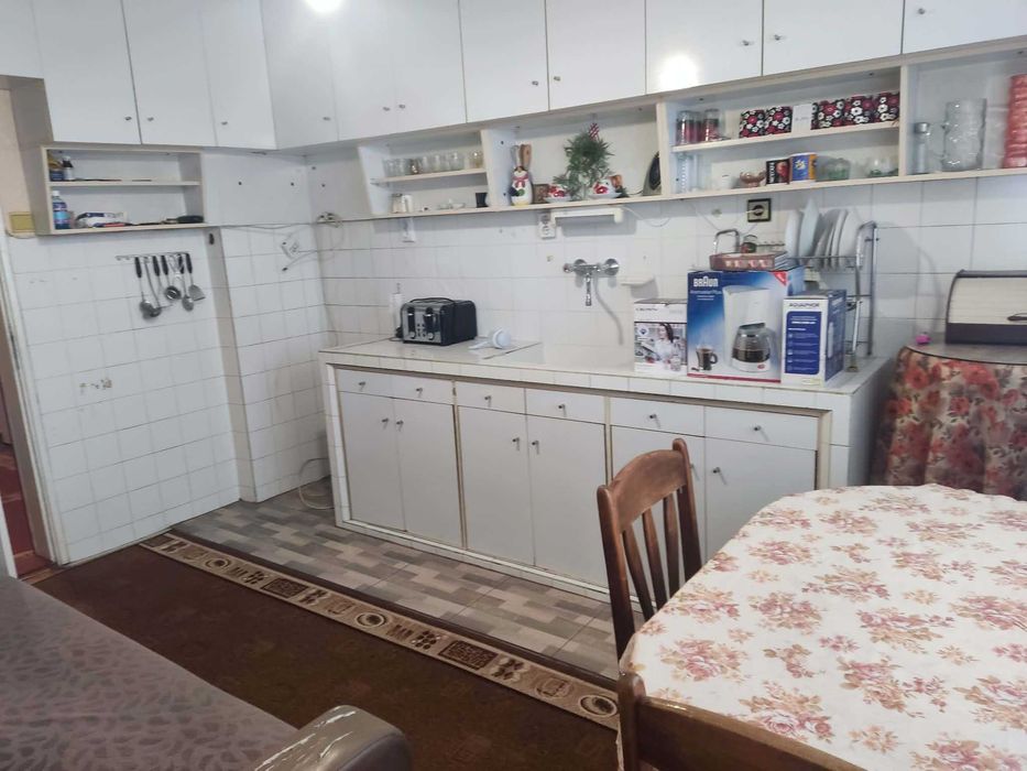 Продава тристаен - разширен апартамент