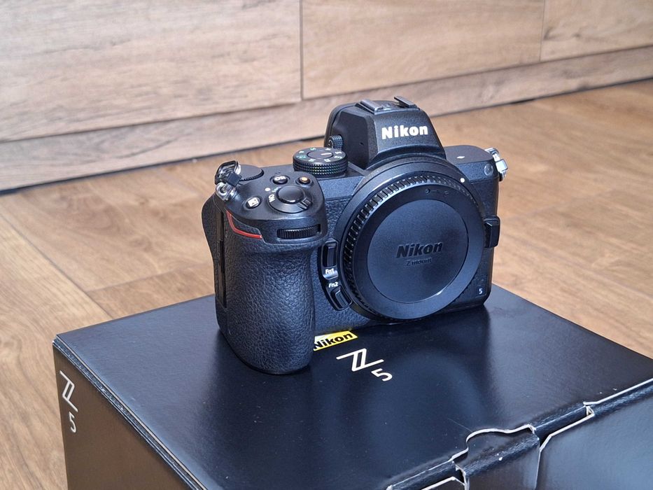 Продавам Nikon Z5 - 30k кадъра - 550 EUR