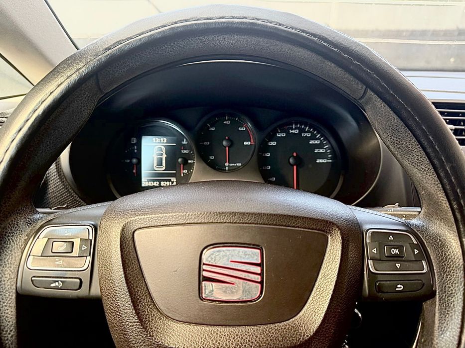 Seat Leon 1.6 TDI – 105 CP – 2012 – foarte bine întreținută