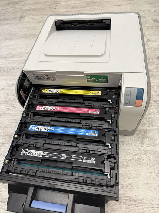 Принтер цветной HP color Laser Jet CP1215