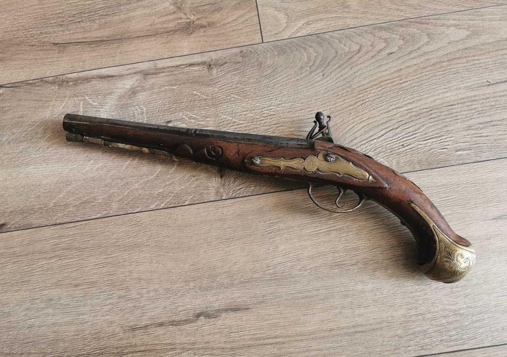 Кремъчен пищов с Лазарино цев